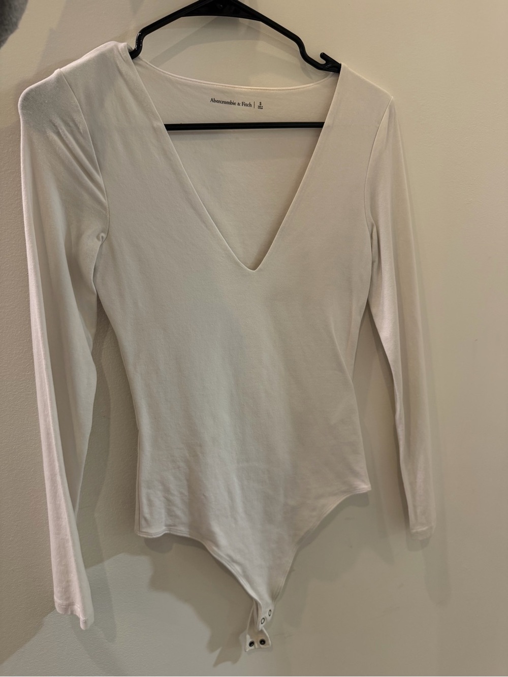 Abercrombie & Fitch White Long-Sleeve V-Neck Bodysuit Top